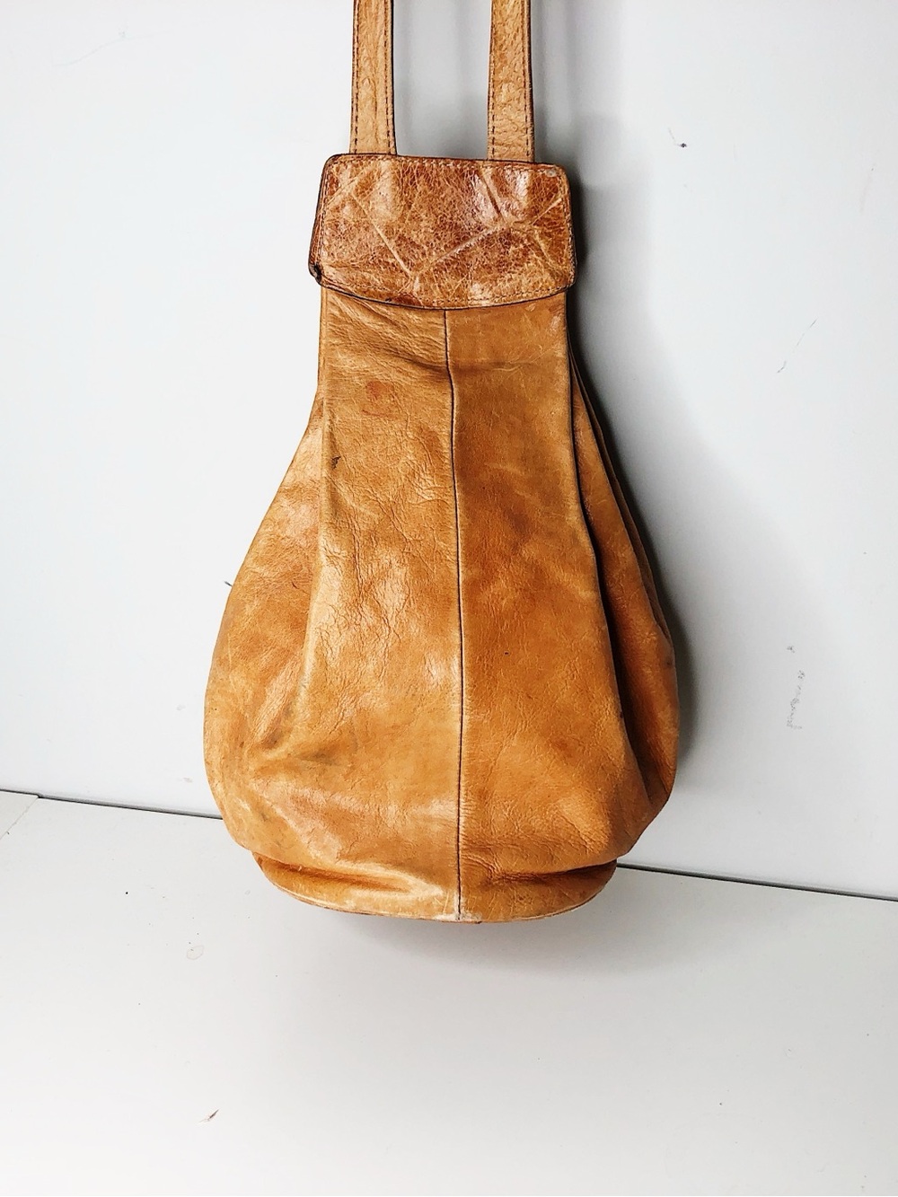 Vintage Distressed Leather Sling Bag Backpack Purse Tan Cognac Boho - Picture 4 of 9